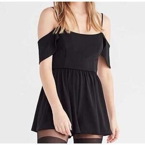 Urban Outfitters NWT Black‎ Stretch Cold-Shoulder Crepe Romper Size XS